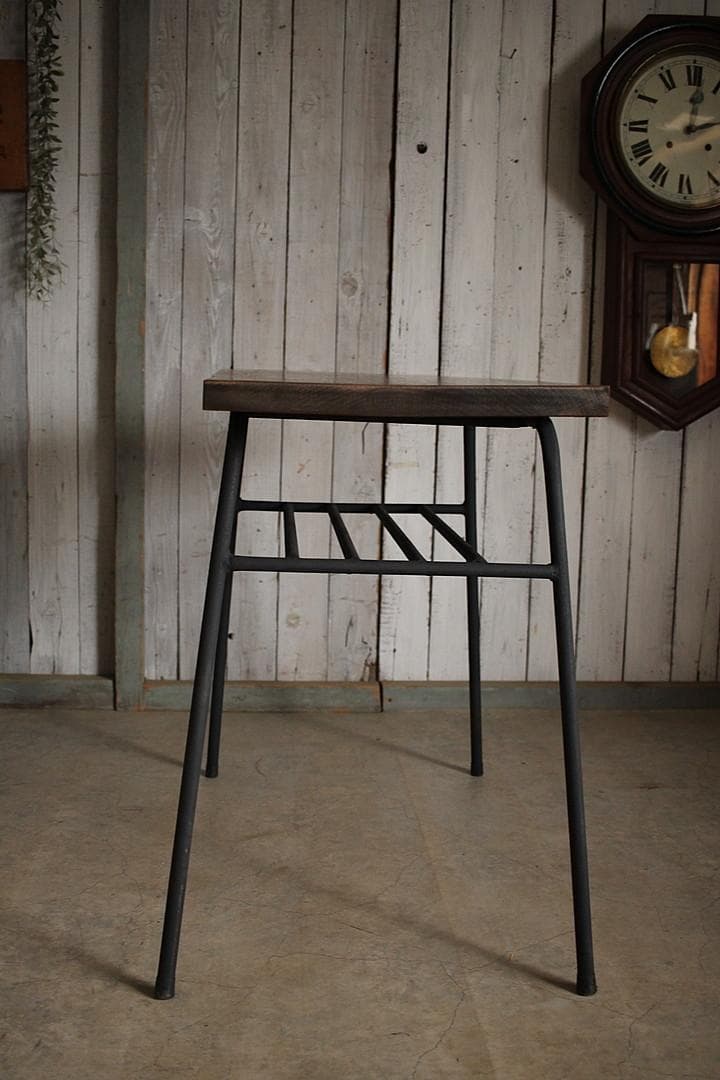 古い鉄脚と古材のテーブル　棚付き　机　作業台　古家具　古道具