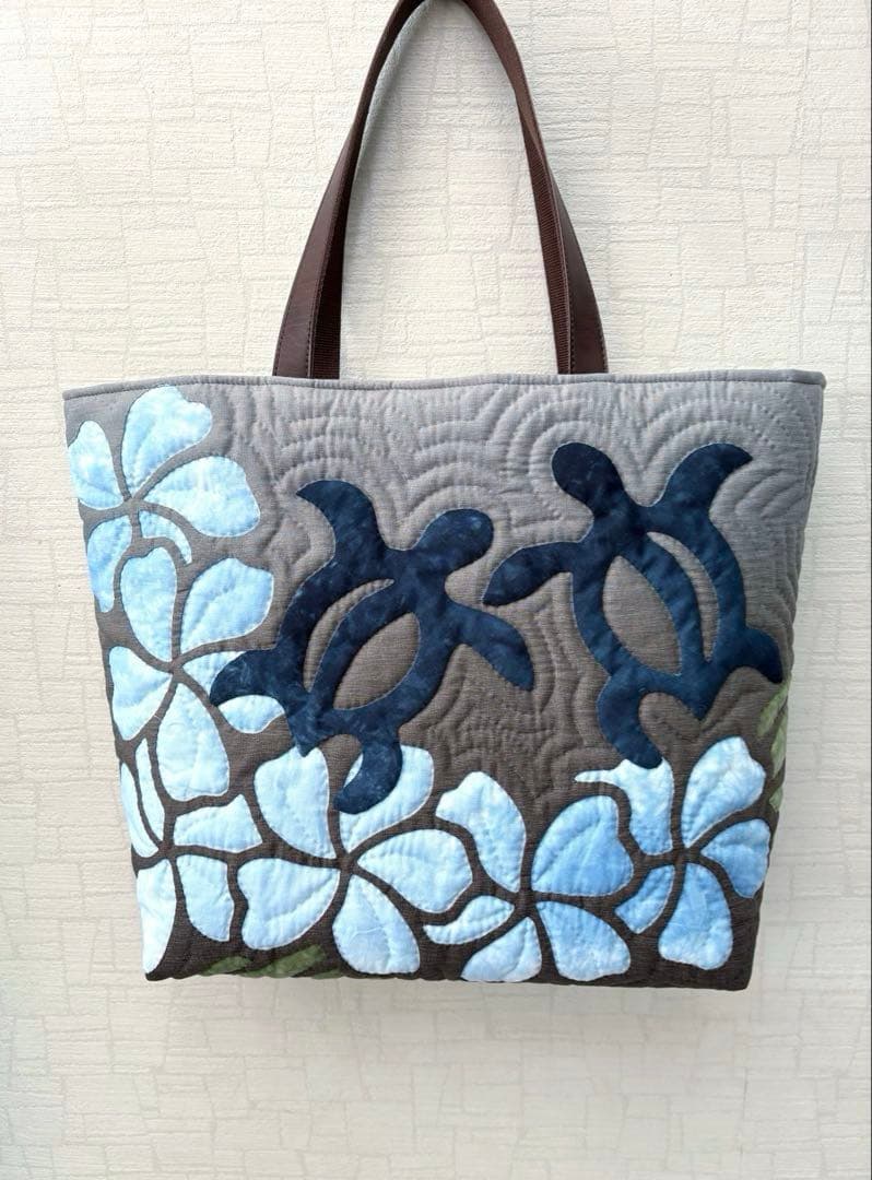 ハワイアンキルトトートバッグ　　　　　　　　プルメリア&ホヌ　　A4横◎