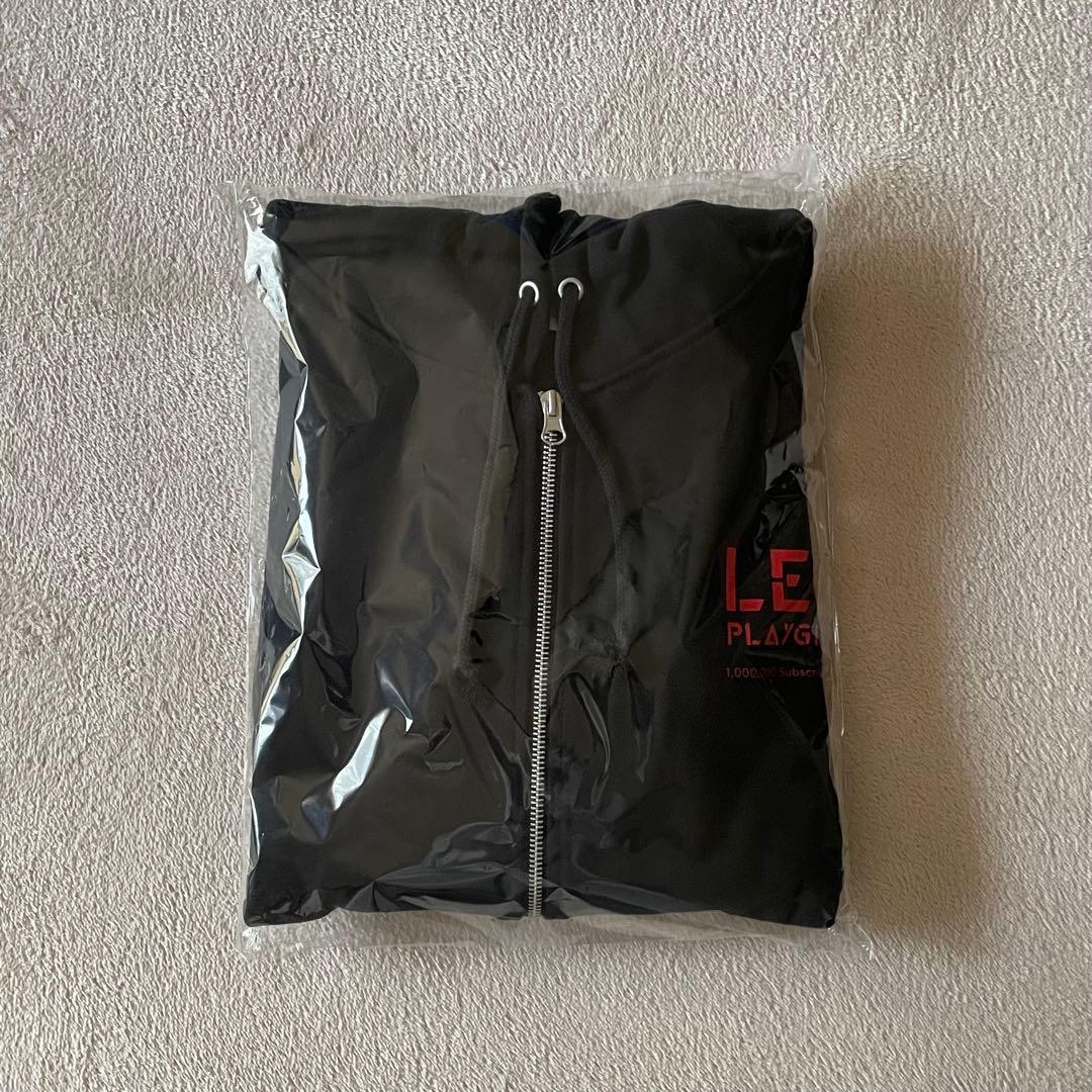 LEOの遊び場 LEOsizeパーカー