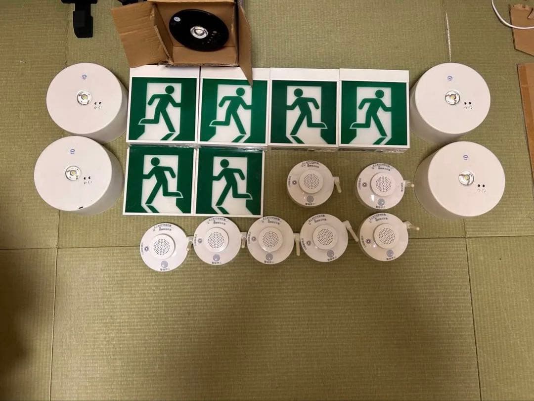 【新品電池交換済】火災報知器7台 ＆ 非常灯・誘導灯 豪華まとめ売りセット
