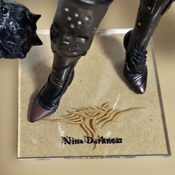 フューチャーモデルズ ニナ・ダークネス １／６スケール 完成品フィギュア