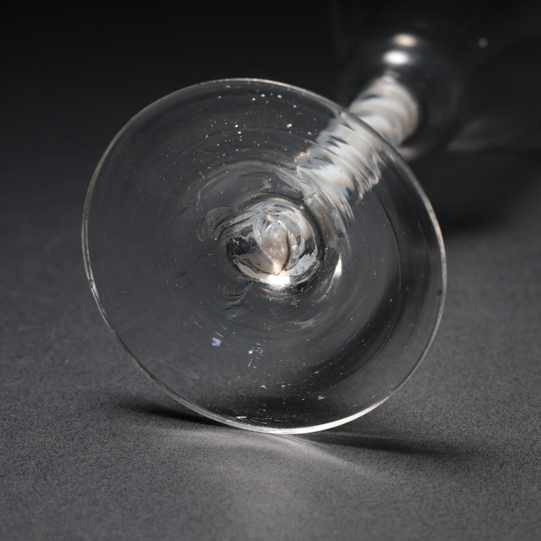 アンティークグラス　オペーク（乳白色）ツイストステム　ゴブレット　R1540ダI