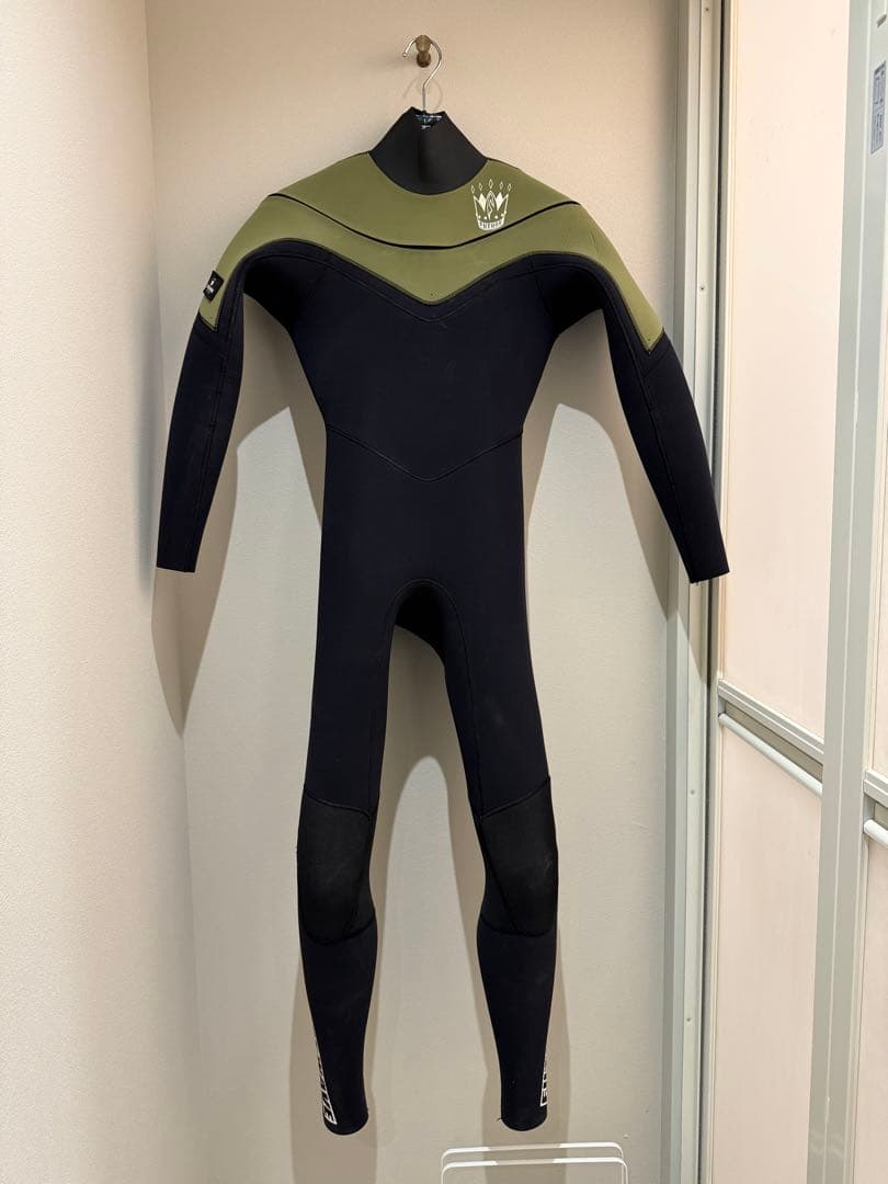 FUTURE WAVE フルスーツ ブラック/オリーブ
