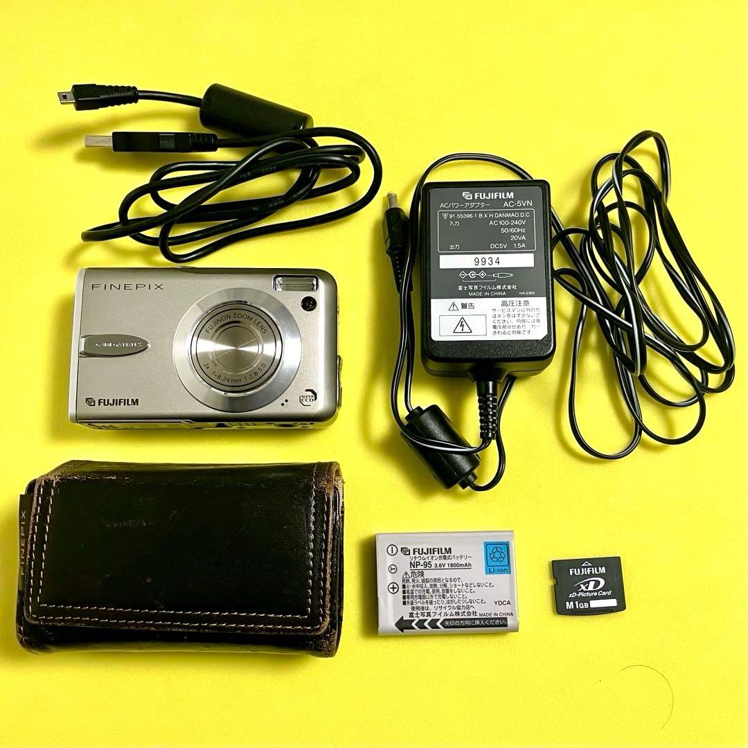 か*か様 デジカメFINEPIX F30+バッテリー/xD 1GB/AC電源/U