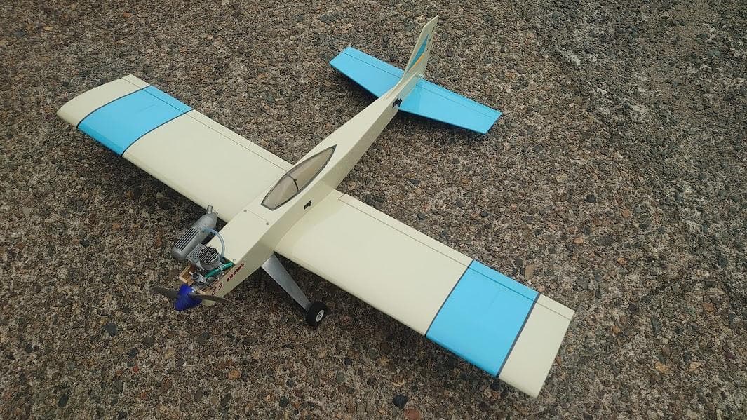 ★レーザーカット　ラジコン飛行機　　機体のみ　（ヨシオカ　サンデー　低翼）