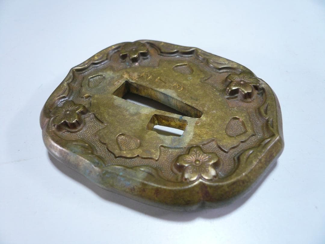 軍刀 鍔 旧日本軍 刀装具 時代物 刻印 日本刀 士官 指揮刀 将校 儀礼刀