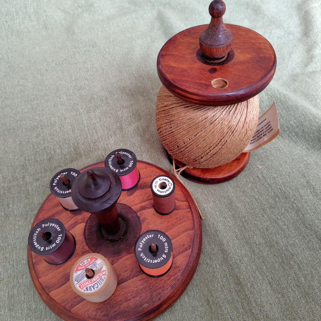 英国アンティーク　木製糸巻きホルダーとボビンスタンドセット