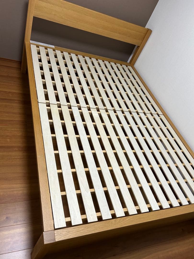 無印良品（MUJI）木製ベッドフレーム・ダブル　ヘッドボード付ベッド下