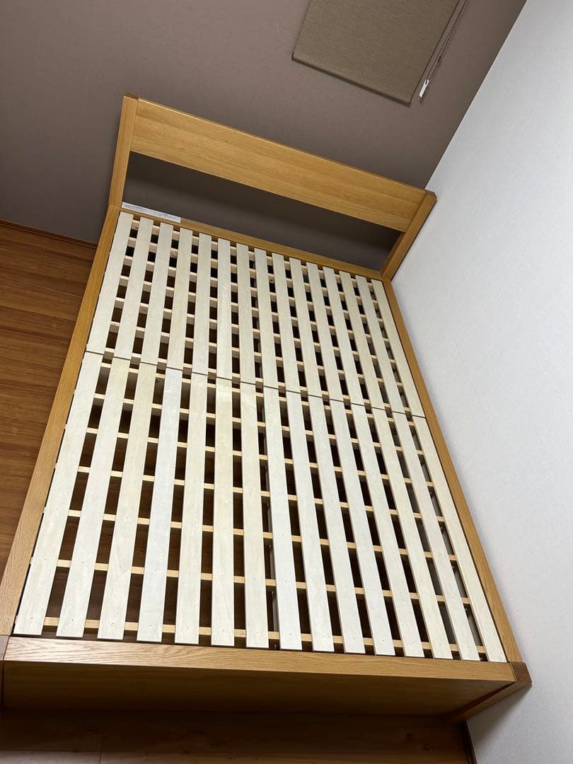 無印良品（MUJI）木製ベッドフレーム・ダブル　ヘッドボード付ベッド下