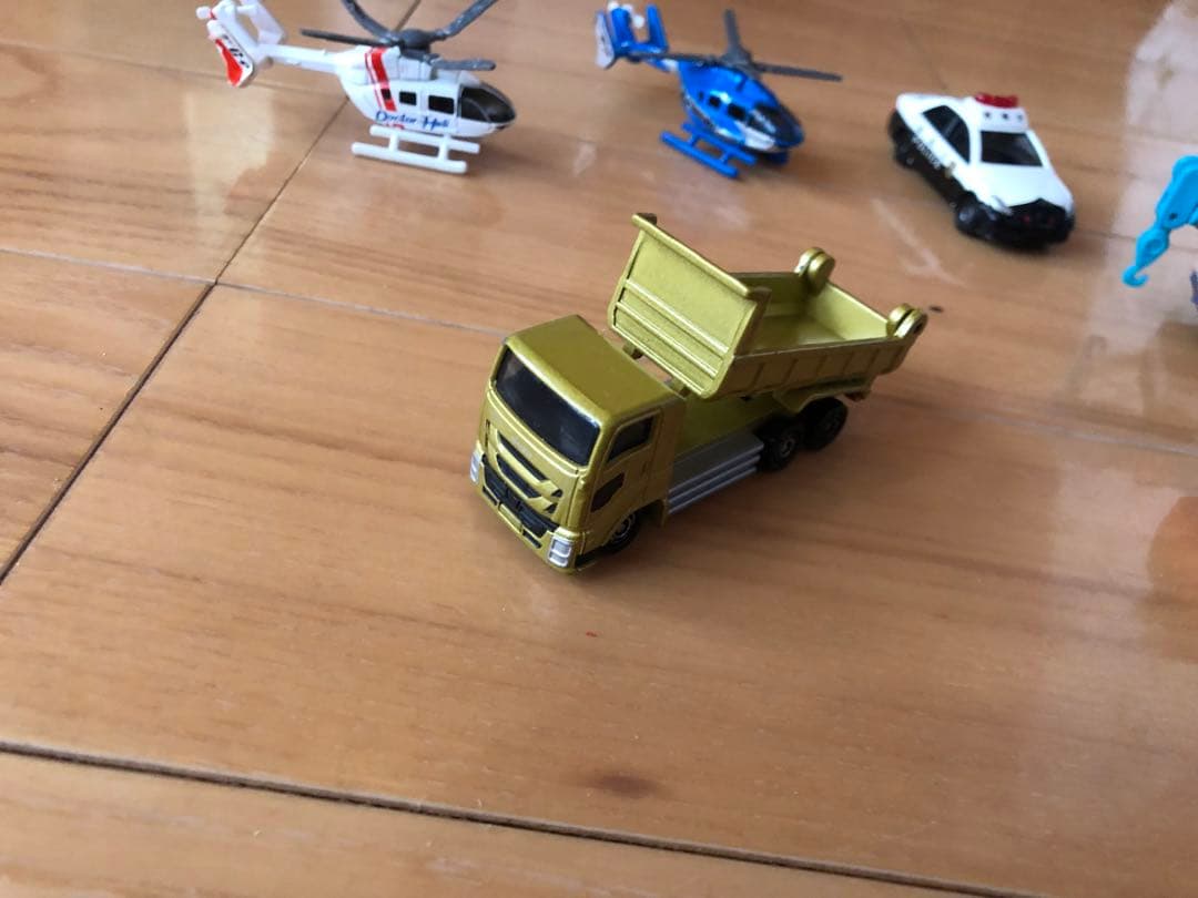 トミカたくさん