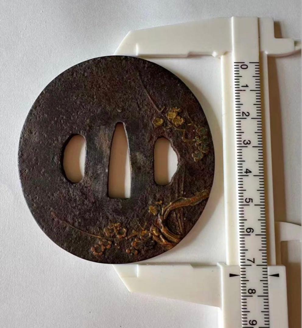 鍔 鉄地 象嵌 鐔　鉄地つば 梅の花 図 刀装具 古美術 時代物 X26E