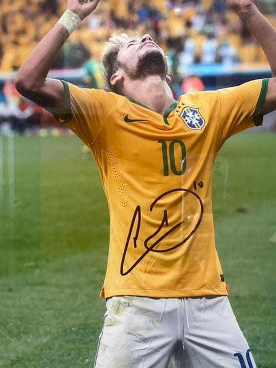 ネイマール直筆サイン入りブラジル代表写真/貴重な木枠縁入り