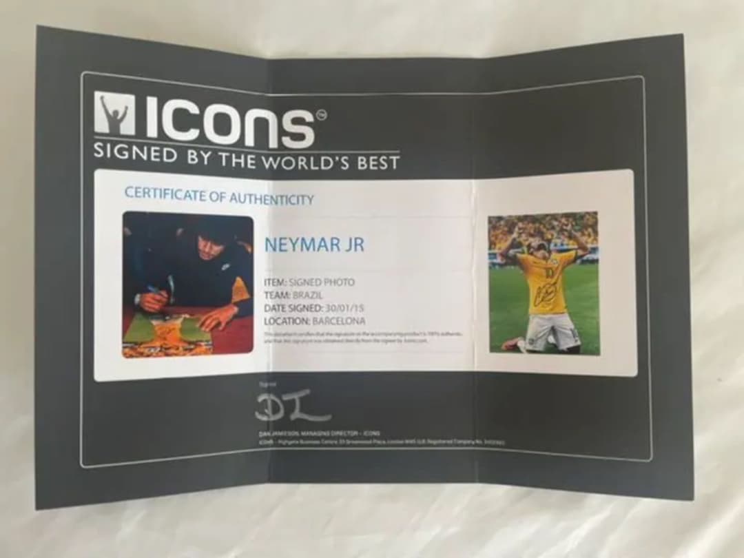 ネイマール直筆サイン入りブラジル代表写真/貴重な木枠縁入り