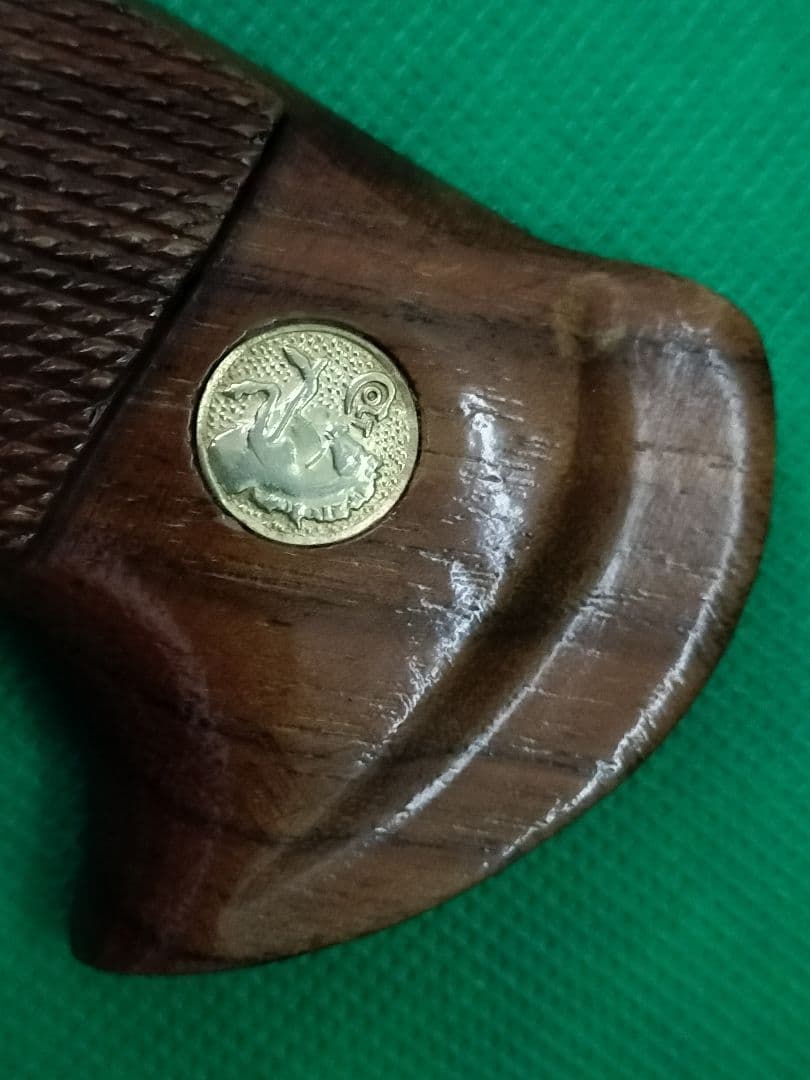 コルトパイソン純正木製グリップ ネジ付き