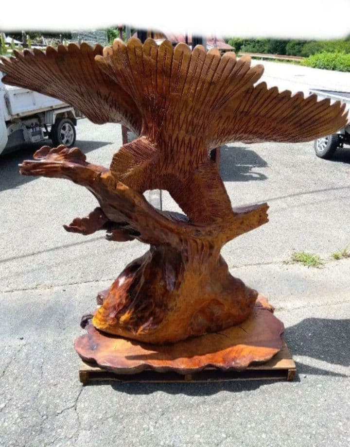 【希少】一刀彫　鷹　木工一刀彫　工芸品　インテリア　大きい彫り物　羽を広げた鷹