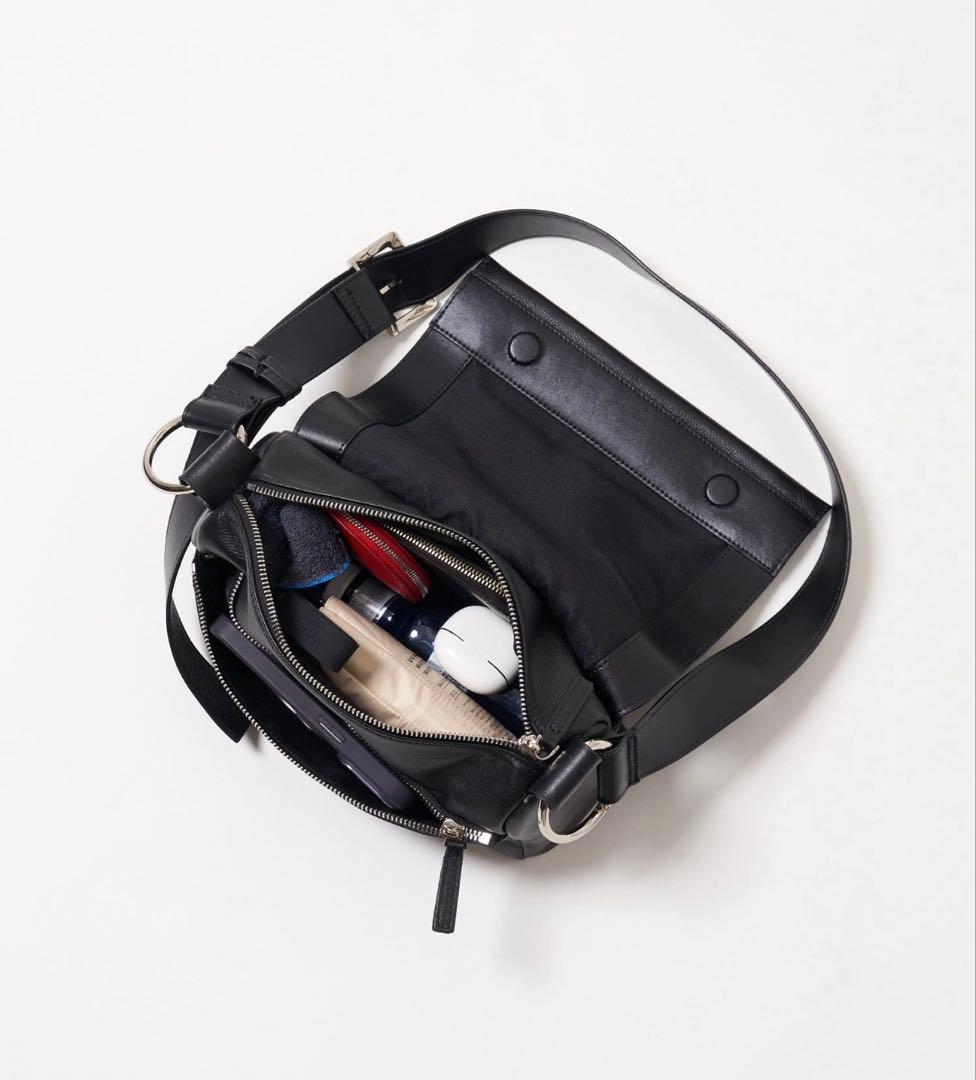 新品 ビアズリー beardsley レザー ボディバッグ　ショルダーバッグ　黒