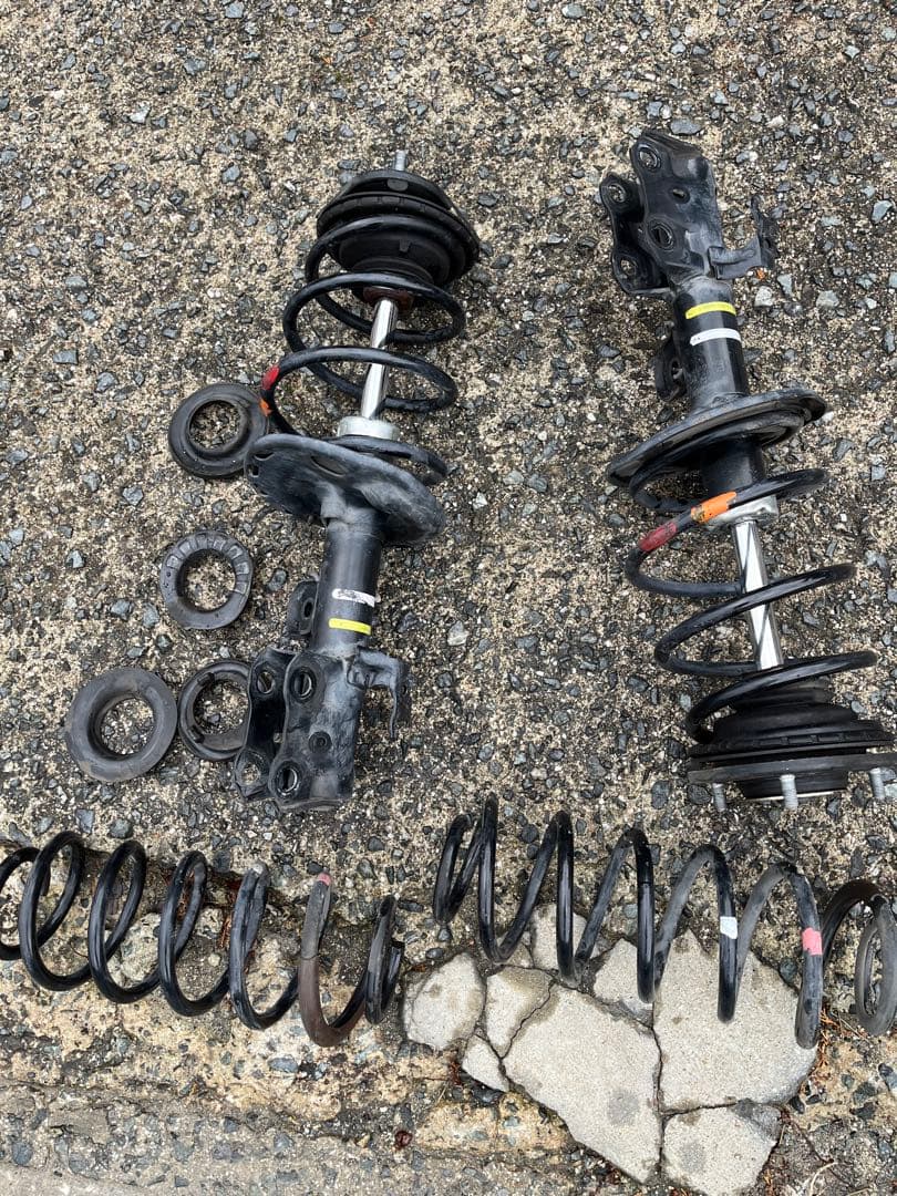 30プリウス前期 純正ショックサスペンション一式 Ｓツーリング SHIRO