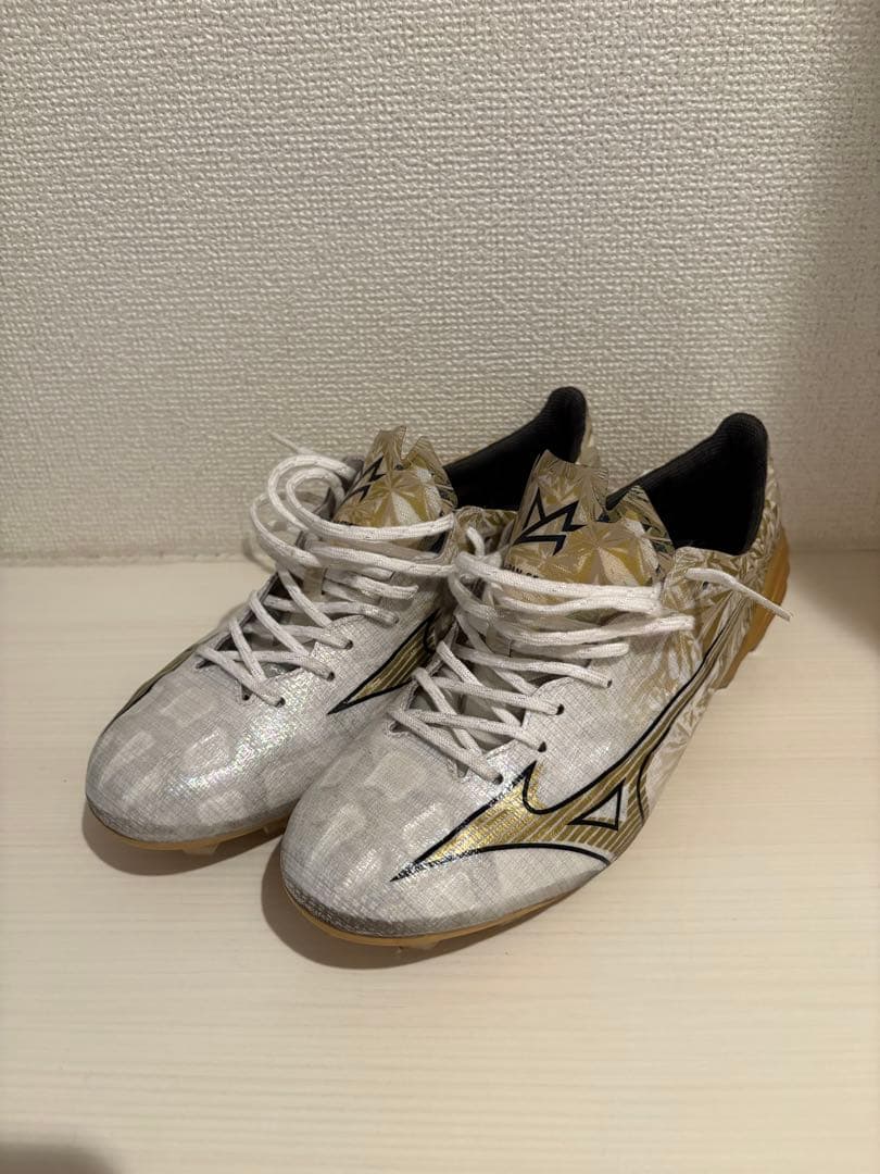 「あらみく 」Mizuno Alpha Japan ホワイト/ゴールド