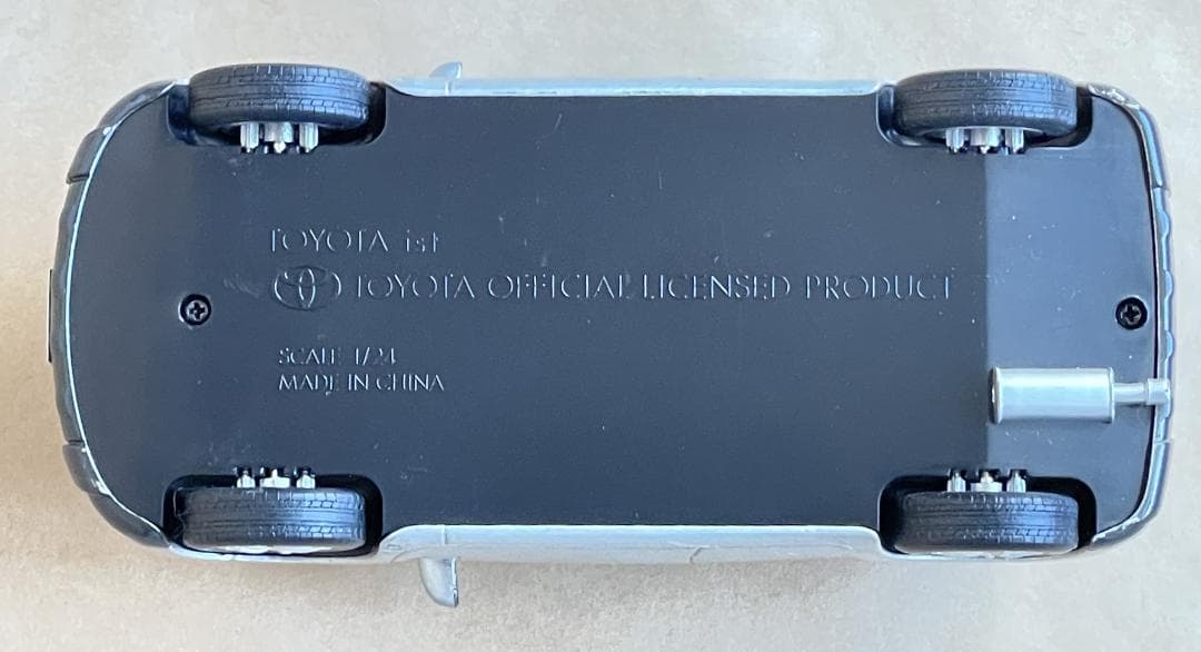 TOYOTA ist 1/24トヨタ公式製品　ミニカー