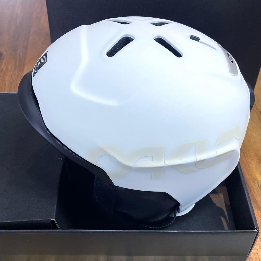 【新品・未使用】OAKLEY オークリー　Mサイズ　ヘルメット　MOD3