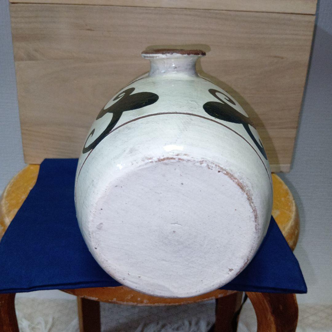 粉青沙器ぶんせんさいき 鉄絵唐草文長頸てつえからくさもんちょうけい