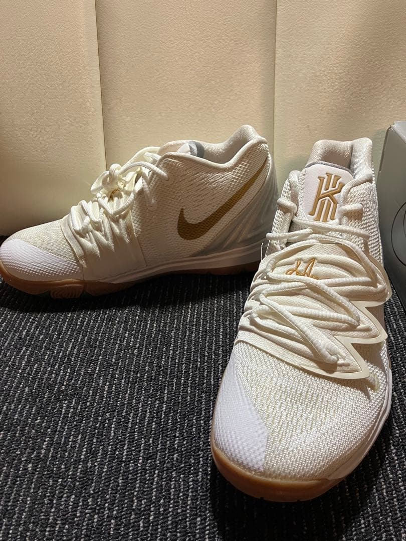 《未使用》　Nike カイリー5 22㎝　レア　キッズ　レディース
