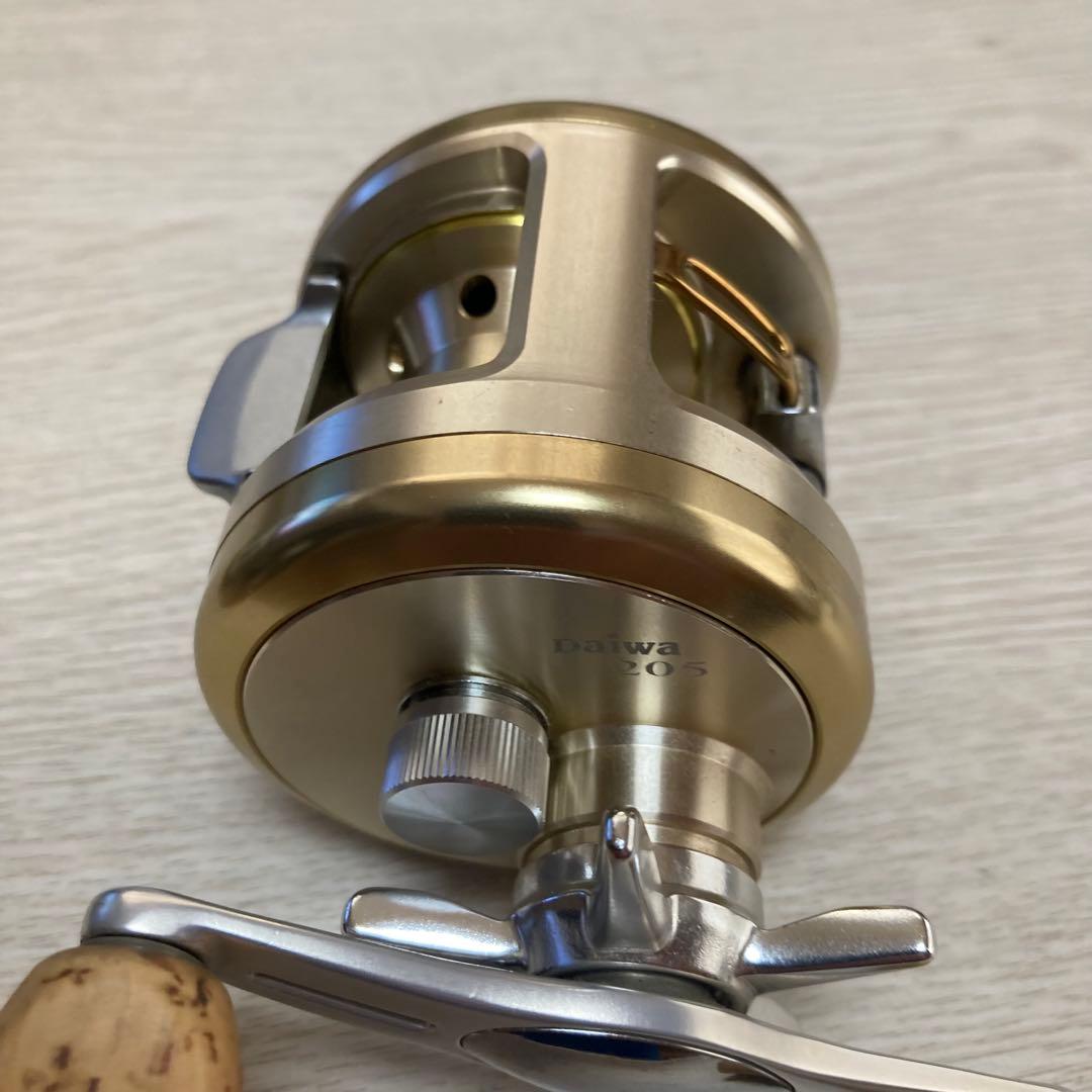 ナ*シ様 ダイワ　ミリオネア　CV-Z 205 美品