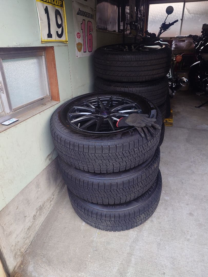 アルファード30系 スタッドレスタイヤ·アルミ