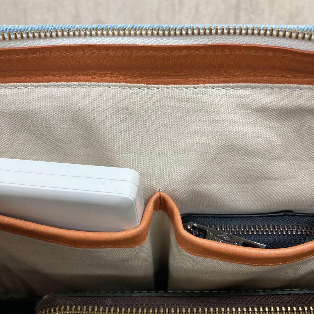 デニムリメイク✖︎本革　2wayハンドバッグ　刺繍花柄　チャーム 底板底鋲付き