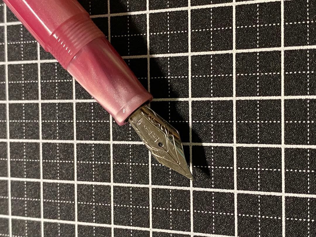 DELTA Vintage-collection Pink 万年筆　字幅F