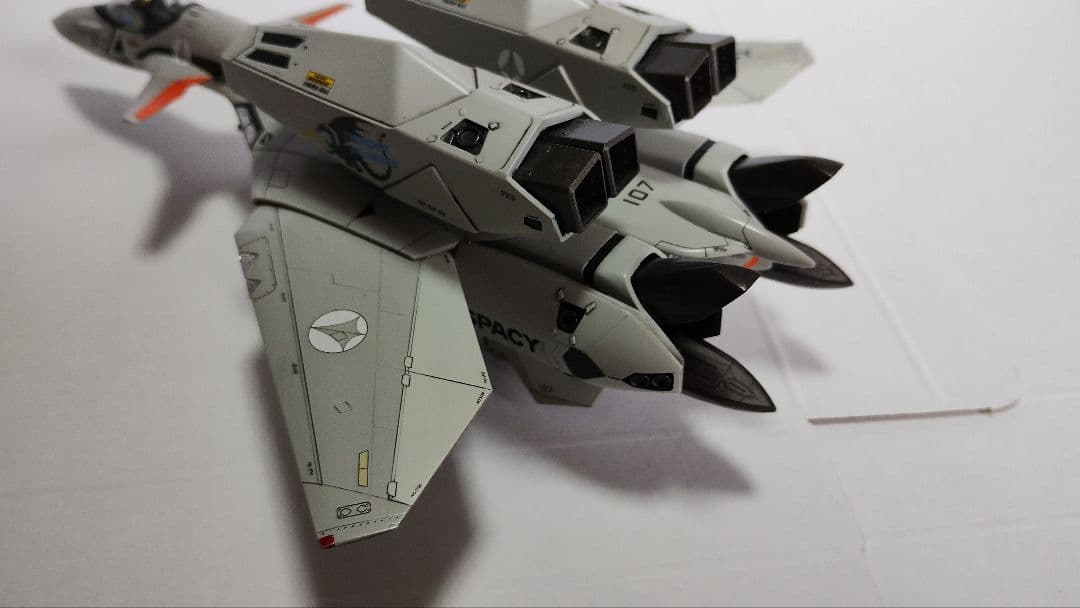 プラモデル完成機　1/72　VF-11Bと、VF-22Sの2機セット