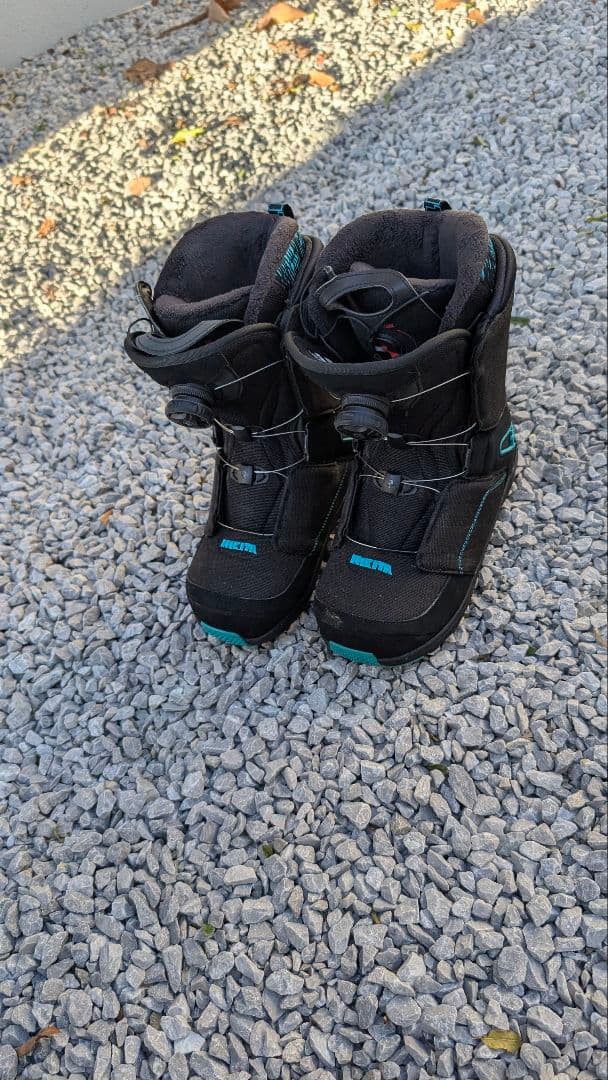 女性用スノーボードブーツ ボアシステム付き