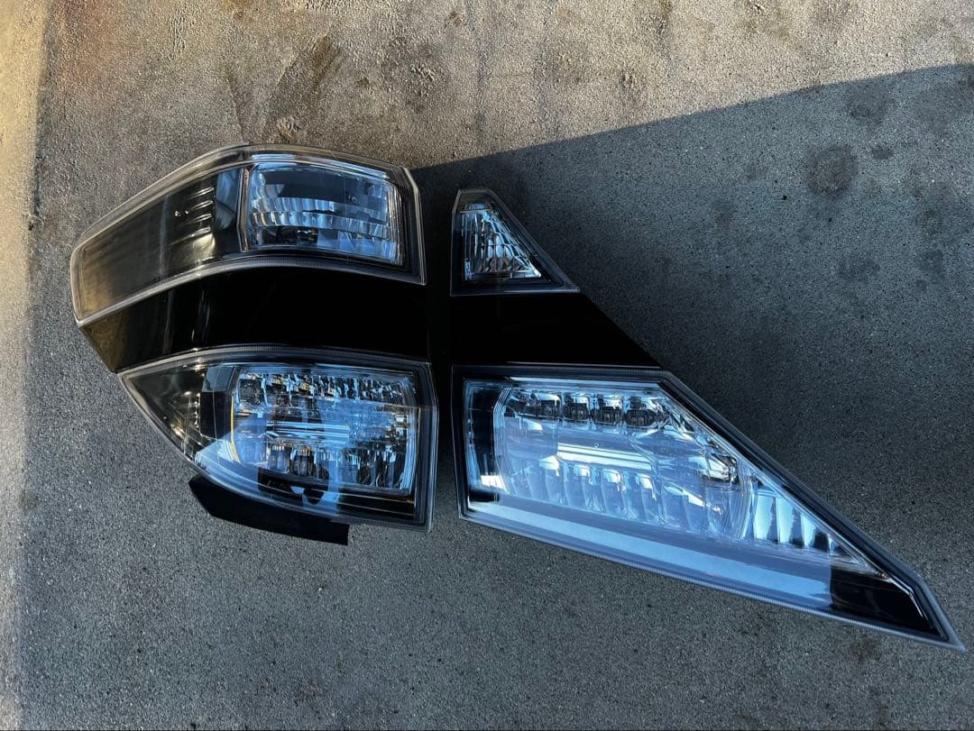 ※ヴェル8様※ヴェルファイア20後期純正テールランプ/ブラック 4個セット