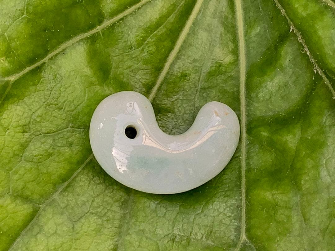 ✳吉祥開運　古代からの縁起良い糸魚川翡翠勾玉　本物ジェダイト‼️ 機械鑑定書付…