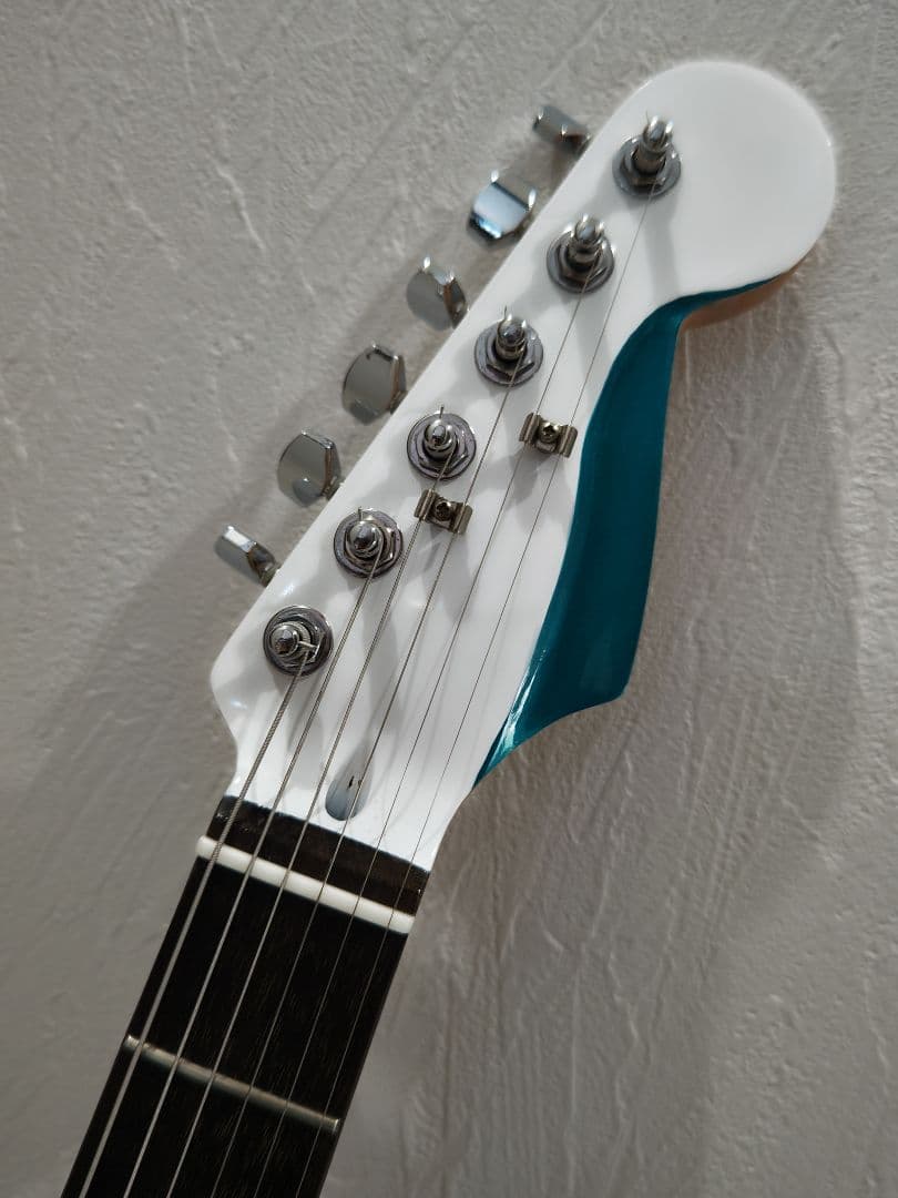 ストラトキャスターエレキギター　ターコイズブルー