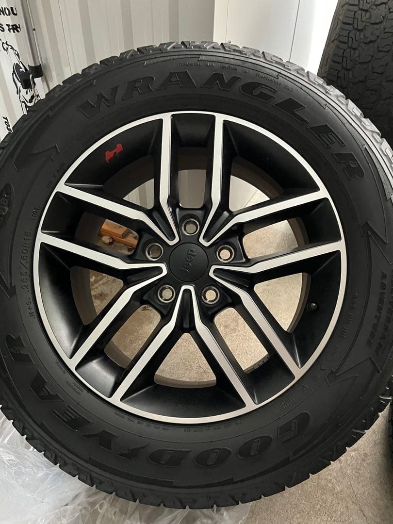 JeepグランドチェロキーWK36タイヤホイールセット4本(265/60R18)