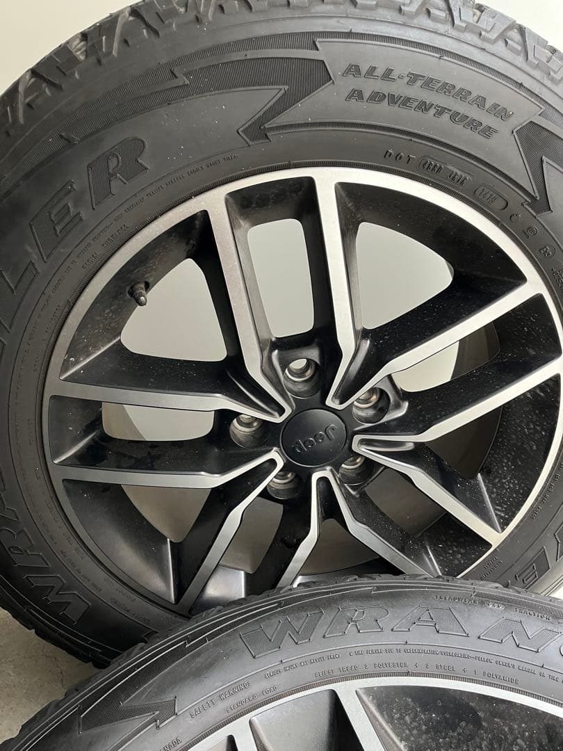 JeepグランドチェロキーWK36タイヤホイールセット4本(265/60R18)