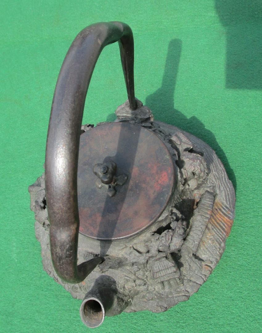 鉄瓶　銅蓋　蓋に龍文堂の銘　細工物　水漏れ等なし　飾り物　1個