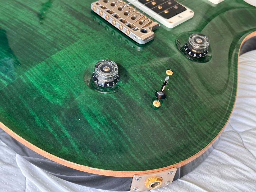 lunazou（PRS custom 24 Emerald 2013）