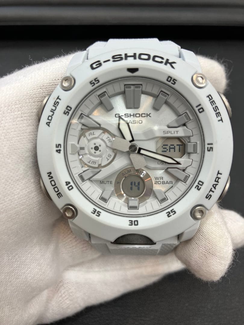 CASIO G-SHOCK GA-2000 カーボンコアガード ホワイト