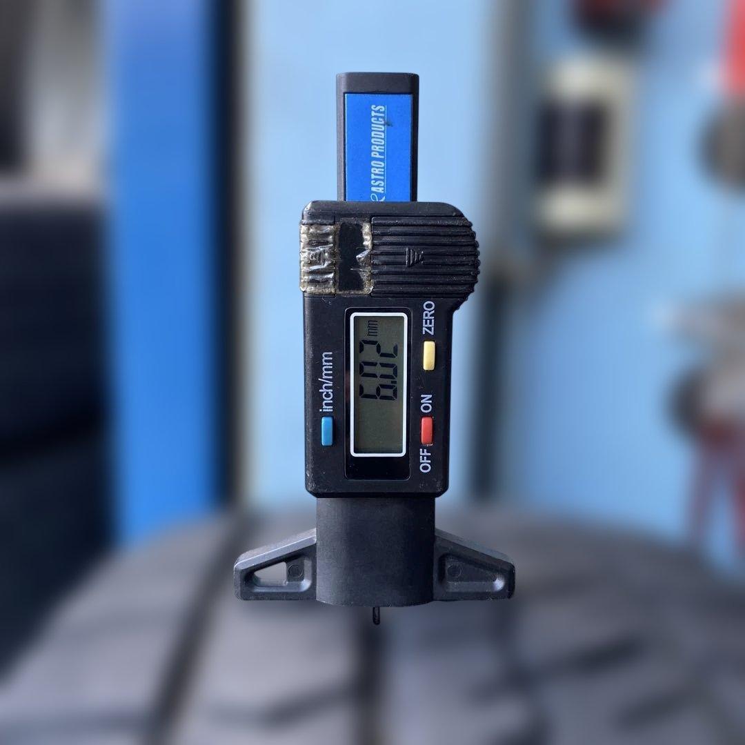 中古溝ありブリヂストンスタッドレスセット 205/65R16ヤリスクロス、セレナ