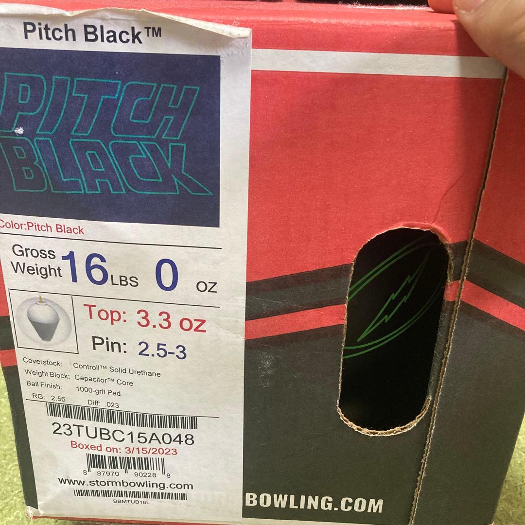Storm Pitch Black ボウリングボール 16ポンド