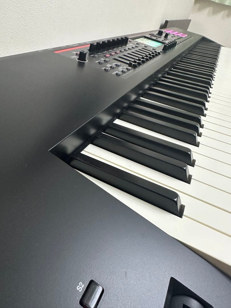 Roland FANTOM-08 シンセサイザー