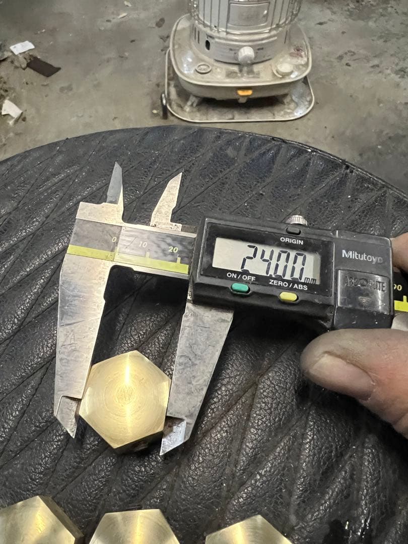 ハーレーダビッドソン ヘッドボルトカバー　六角タイプ 真鍮