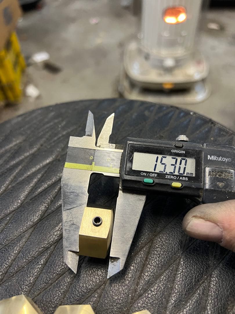 ハーレーダビッドソン ヘッドボルトカバー　六角タイプ 真鍮