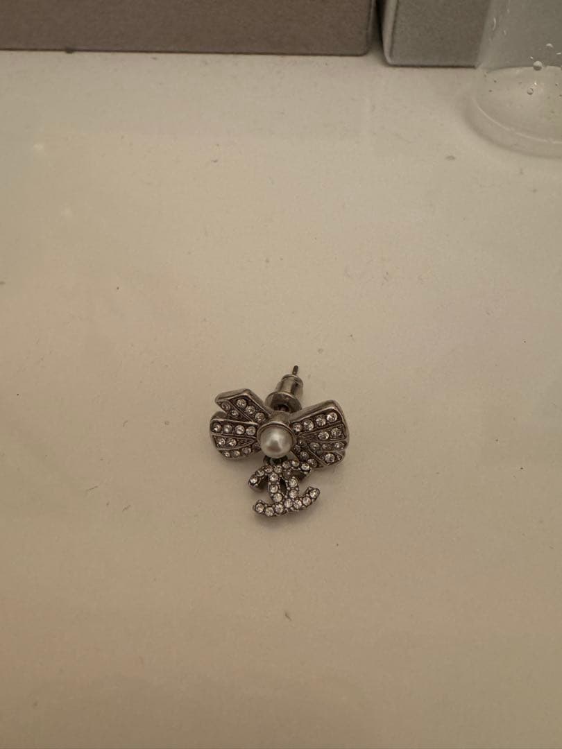 リボンデザイン ピアス(片耳用)