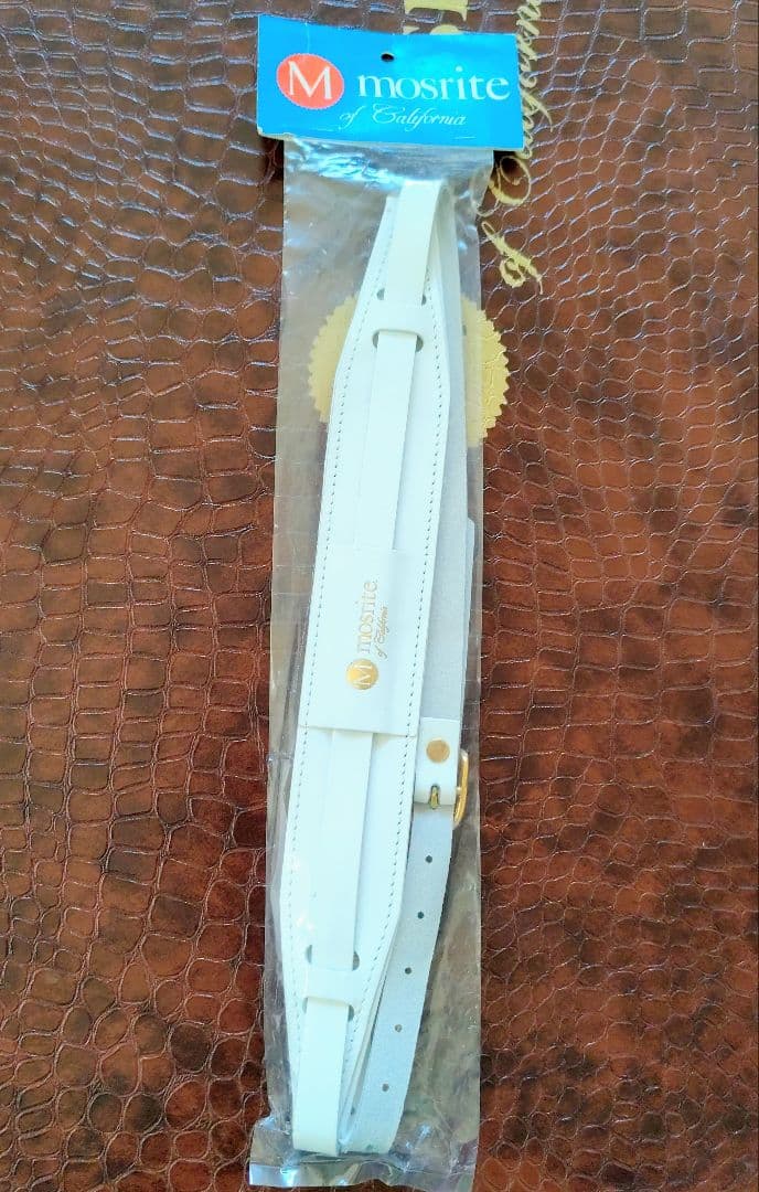 モズライトエレキギターパール ホワイト ハードケース。モズライトストラップ未開封