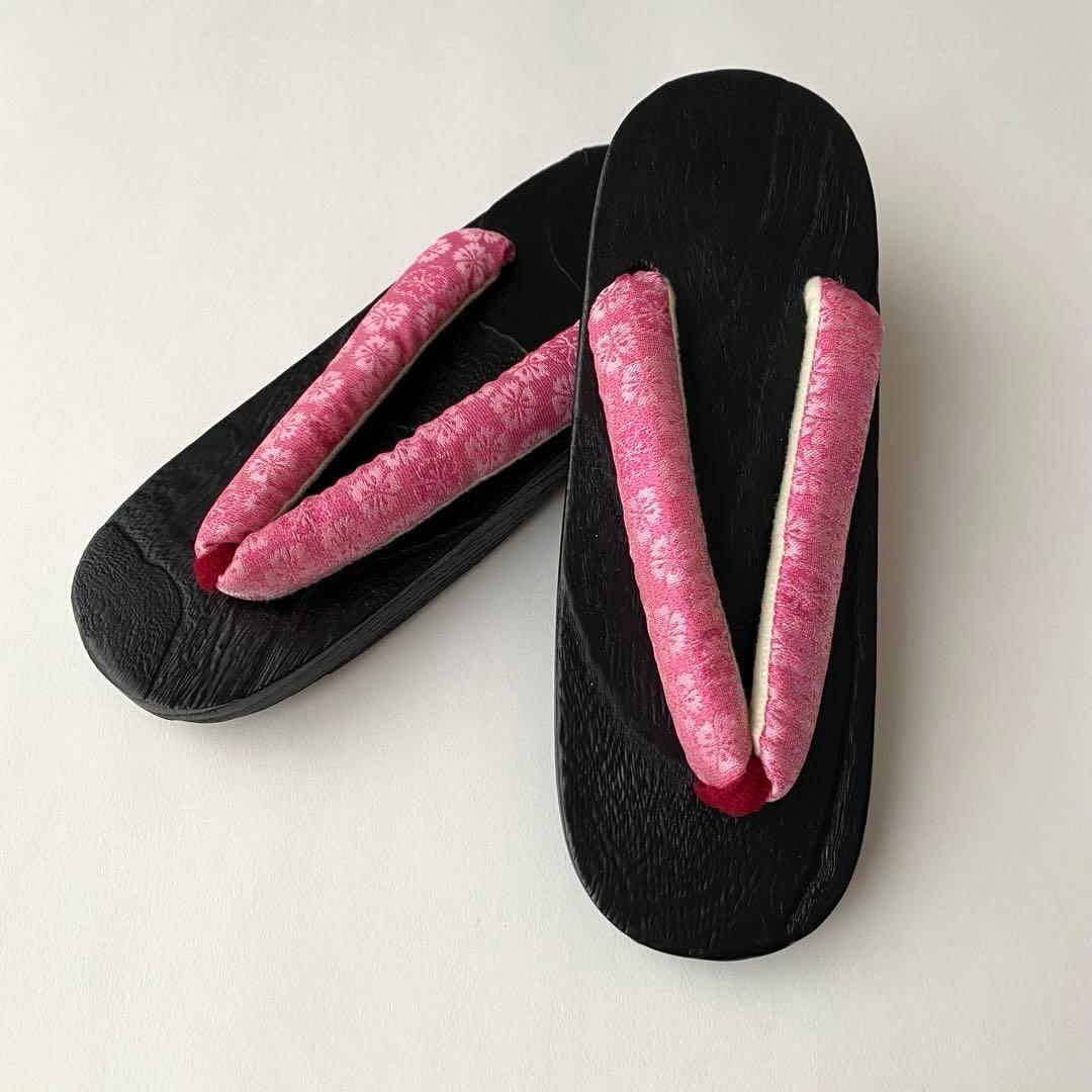 【浴衣5点セット】ボヌールセゾン　浴衣　半幅帯　飾り帯　かごバッグ　下駄　椿　縞