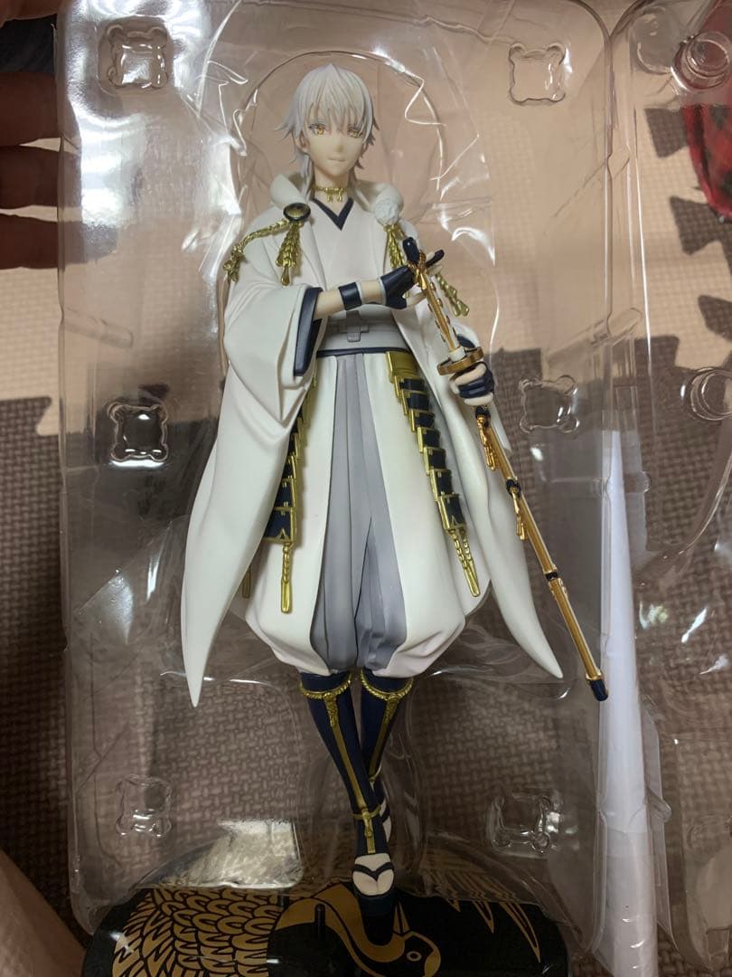 刀剣乱舞 フィギュア 1/8 三日月宗近 鶴丸国永