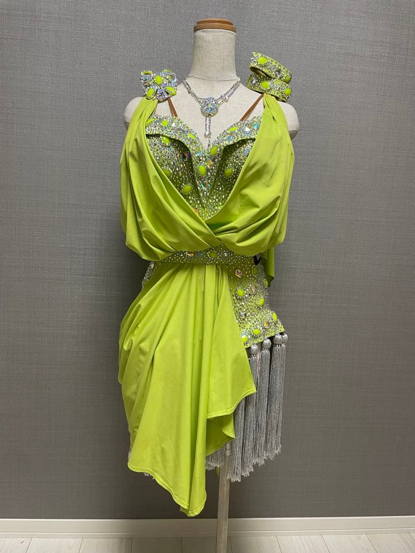 ライムカラー ダンス衣装 ビーズ装飾